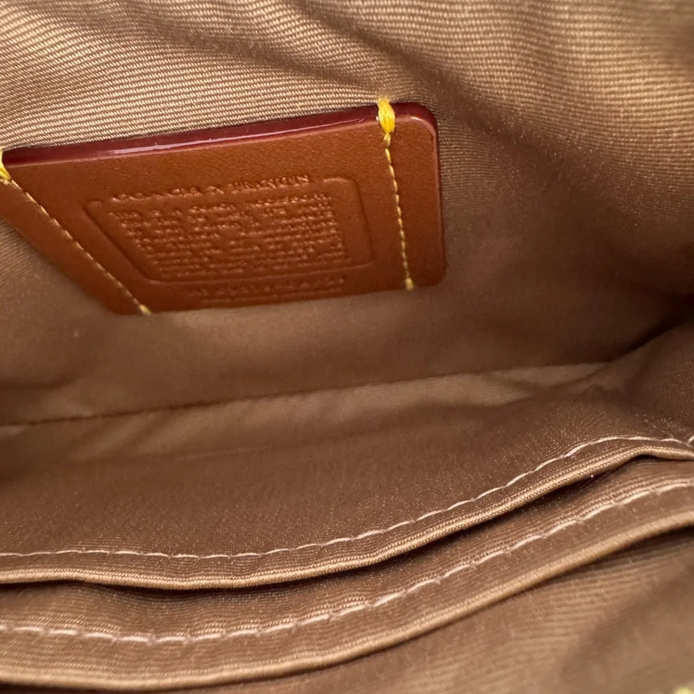Coach x Peanuts Corner Zip Wristlet NWOT - Picture 13 of 15
